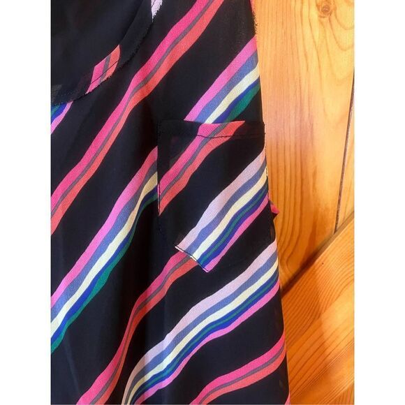 Buffalo David Bitton, Sleeveless, asymmetrical blouse, size medium ￼(1624) - Picture 3 of 6